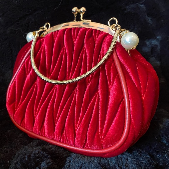 Unique Vintage Handbags - Unique Vintage Scarlet Quilted Clutch